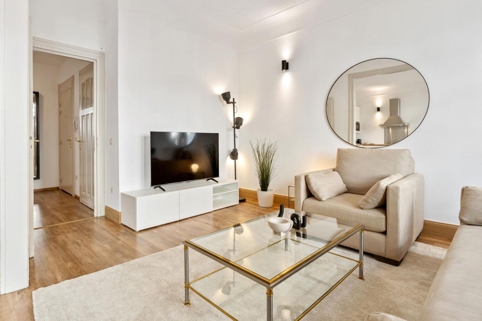 Stylish 2-bed In Gare, Near Cafes & Shop Apartment Luxemburg
